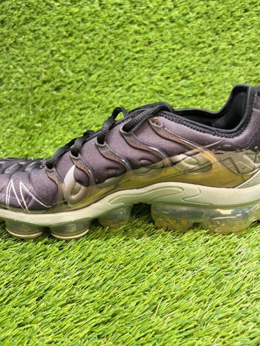 Nike Air VaporMax Plus La Requin Gray Black Mens Size 8.5 Running Shoes Sneakers